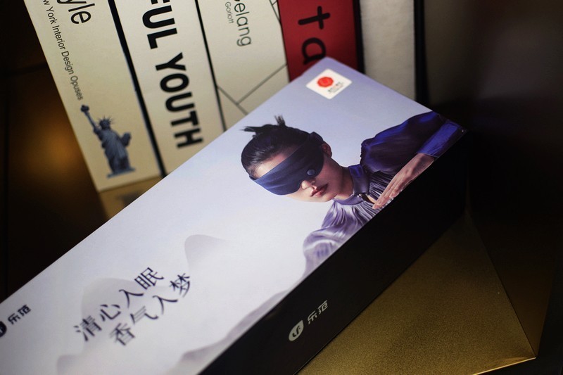 给眼睛做15分钟SPA 大人孩子都能用 乐范多功能按摩眼罩
