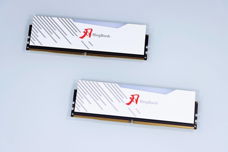 金百达 白刃 DDR5 6800 24G*2 RGB 搭配 AMD 8700G 怎么样？