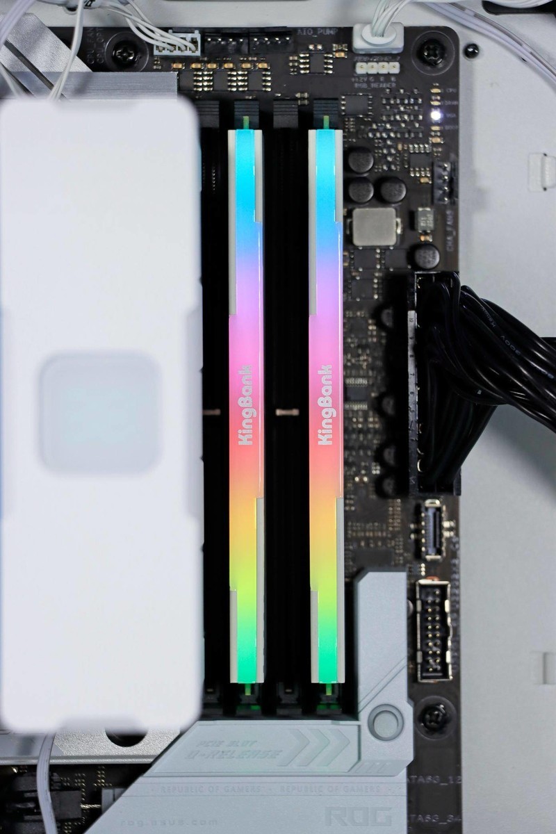 金百达 白刃 DDR5 6800 24G*2 RGB 搭配 AMD 8700G 怎么样？