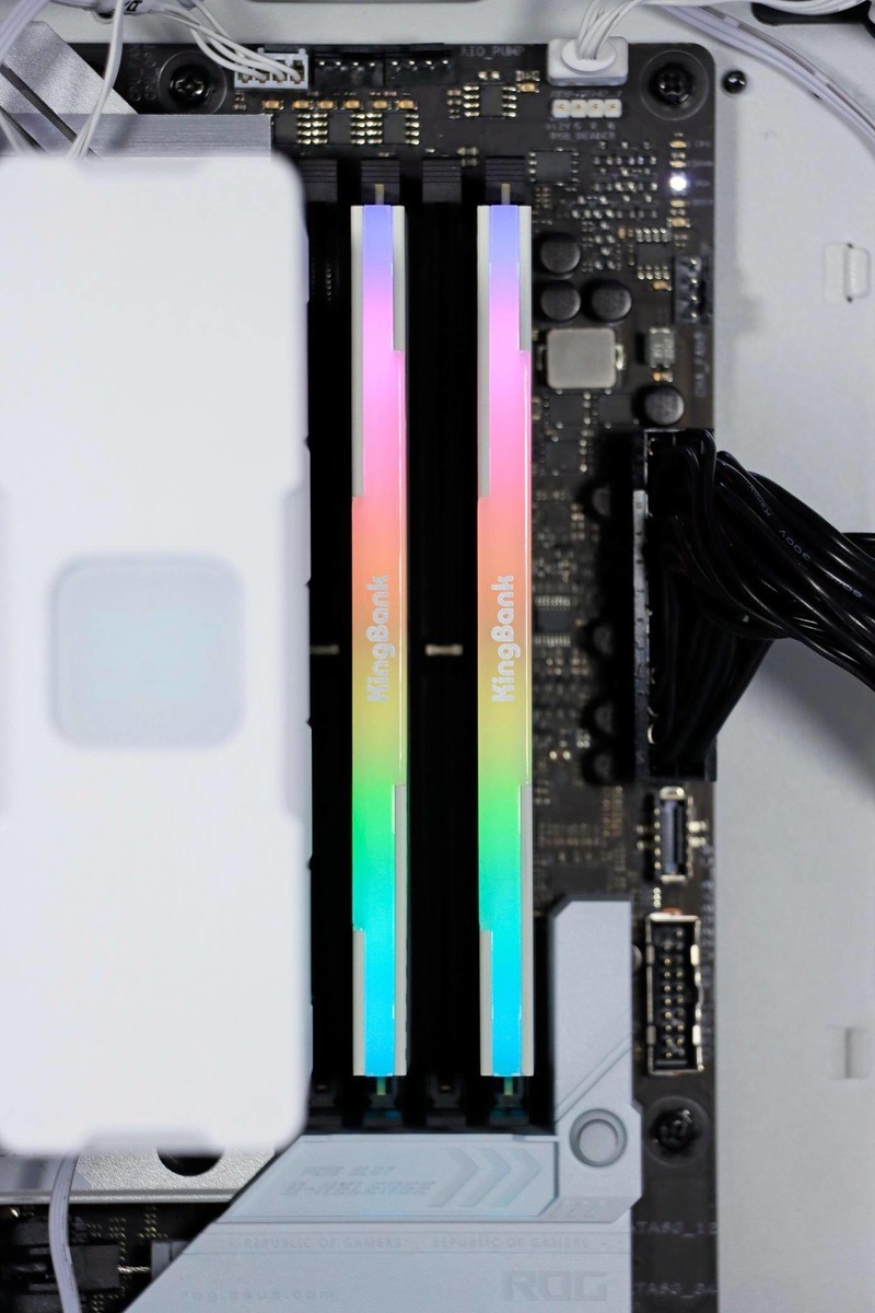 金百达 白刃 DDR5 6800 24G*2 RGB 搭配 AMD 8700G 怎么样？