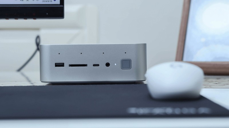 这才是迷你主机应有的样子，零刻GTi12 Ultra配显卡扩展坞，没短板！