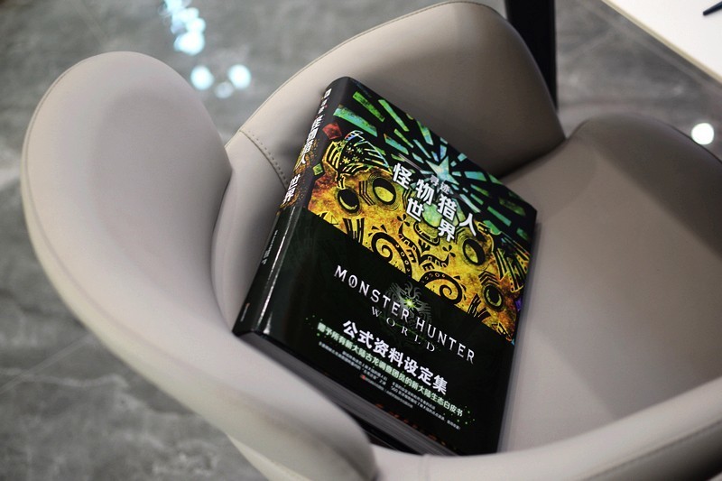 560页超大规模设定资料《寻迹 怪物猎人 世界》