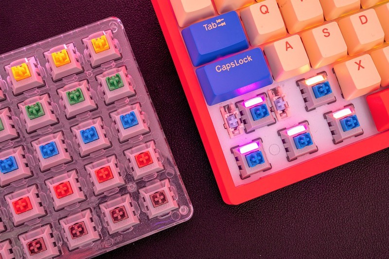 三段PBT键帽五代客制光轴，思巴达长剑机械键盘玩转五行轴