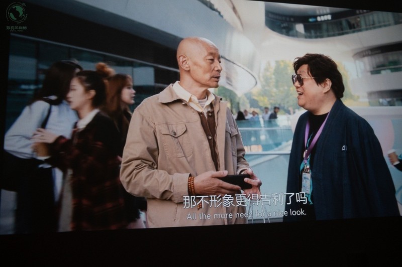 百元级家庭影院新选择，小空间也有大视野，哈趣Q1投影机体验