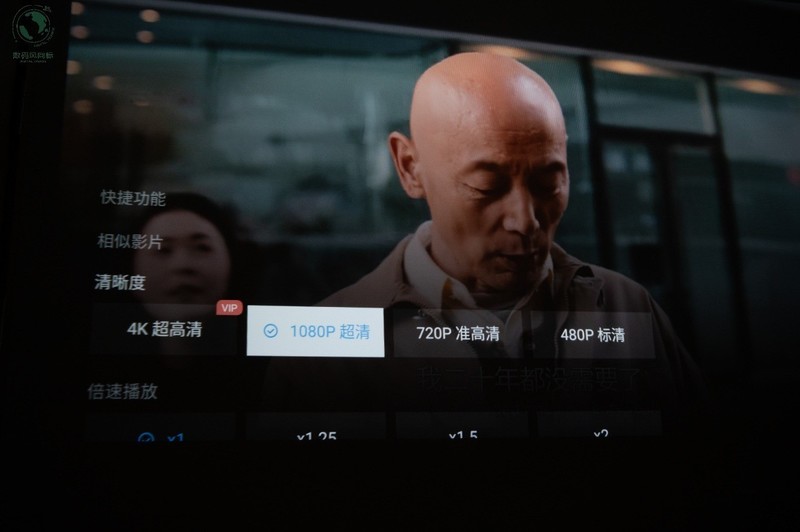 百元级家庭影院新选择，小空间也有大视野，哈趣Q1投影机体验