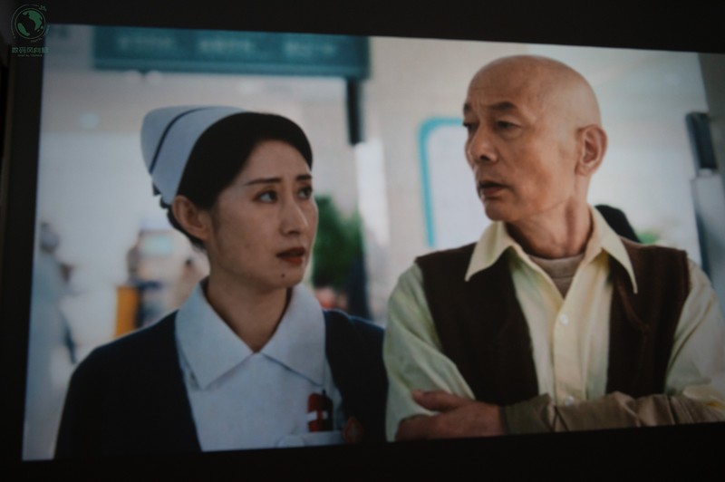 百元级家庭影院新选择，小空间也有大视野，哈趣Q1投影机体验