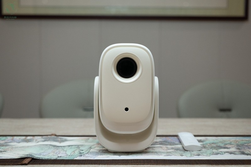 百元级家庭影院新选择，小空间也有大视野，哈趣Q1投影机体验