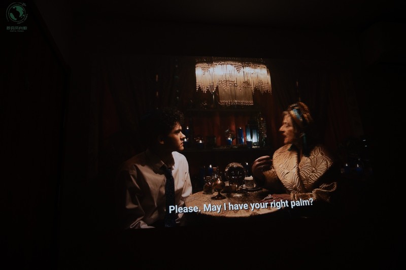 百元级家庭影院新选择，小空间也有大视野，哈趣Q1投影机体验