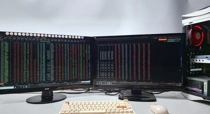 用i7旗舰+盈通RX6500XT萌宠组了一台炒股机