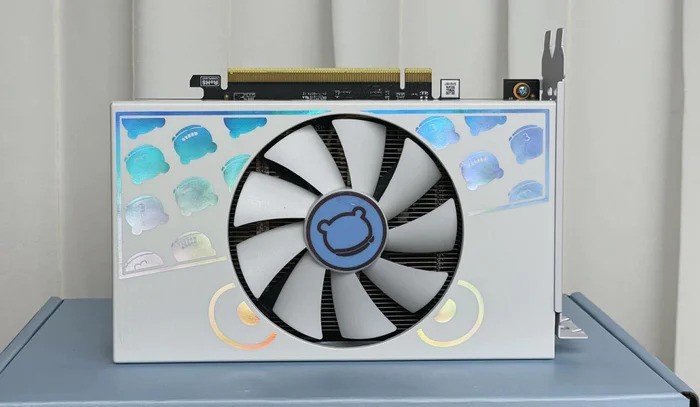 用i7旗舰+盈通RX6500XT萌宠组了一台炒股机