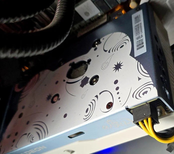 用i7旗舰+盈通RX6500XT萌宠组了一台炒股机