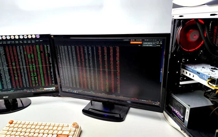 用i7旗舰+盈通RX6500XT萌宠组了一台炒股机