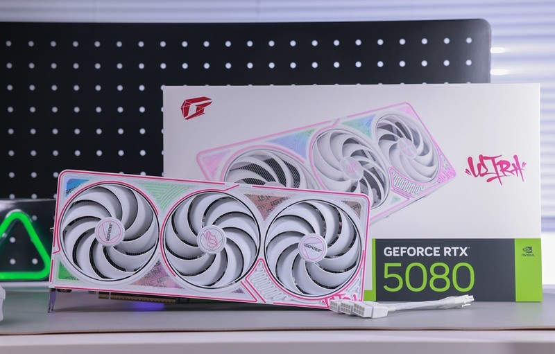 DLSS4画质帧率我全要！七彩虹iGame GeForce RTX5080 Ultra W首发评测