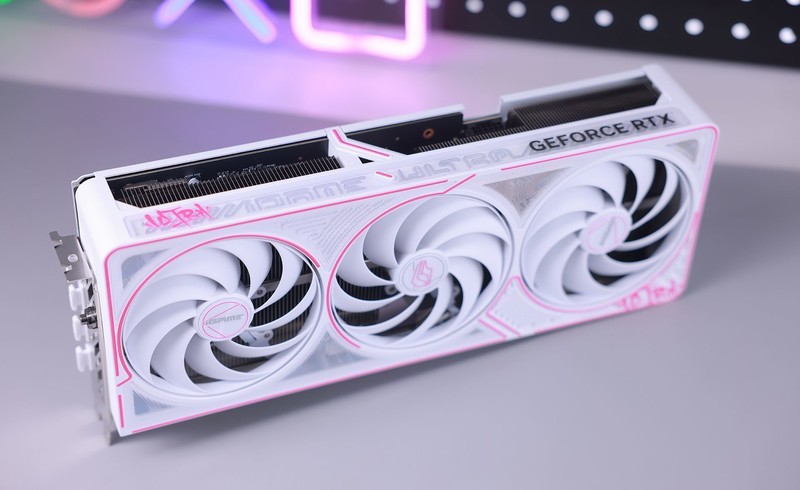 DLSS4画质帧率我全要！七彩虹iGame GeForce RTX5080 Ultra W首发评测