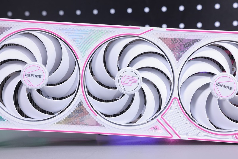 DLSS4画质帧率我全要！七彩虹iGame GeForce RTX5080 Ultra W首发评测