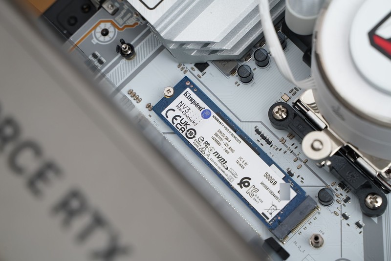 DLSS4画质帧率我全要！七彩虹iGame GeForce RTX5080 Ultra W首发评测