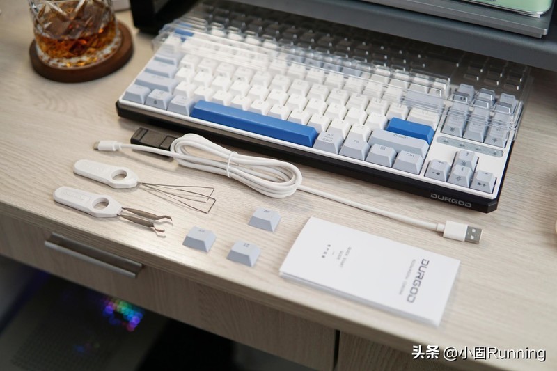 小户人家的半方桌面整合，杜伽620w白光版不是唯一选择，但可以是最佳选择