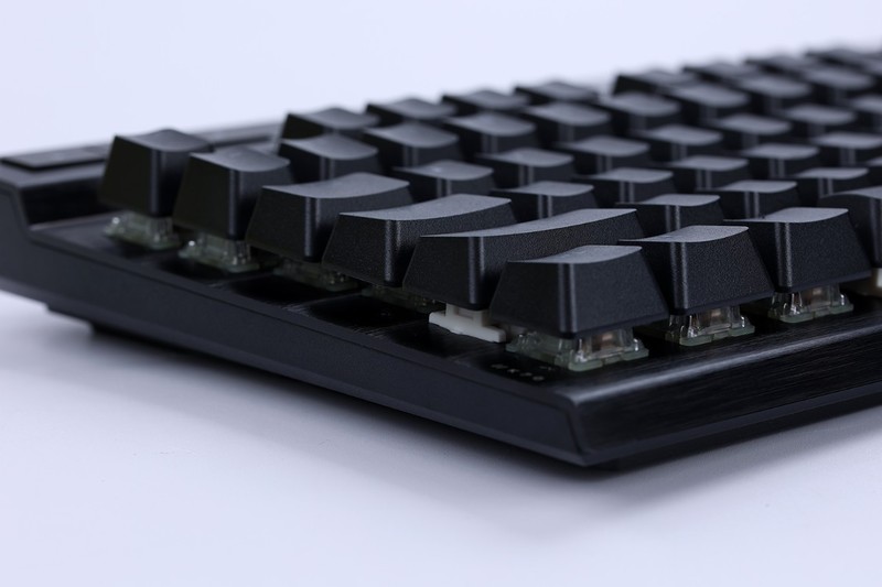 游戏党外设升级必备，美商海盗船K70 RGB PRO+ 圣剑SABRE有线鼠标使用分享