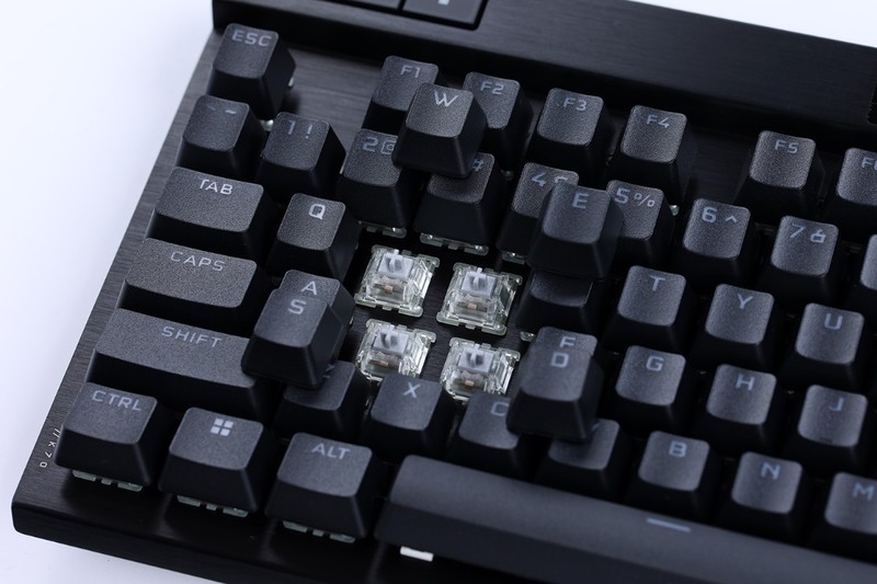 游戏党外设升级必备，美商海盗船K70 RGB PRO+ 圣剑SABRE有线鼠标使用分享