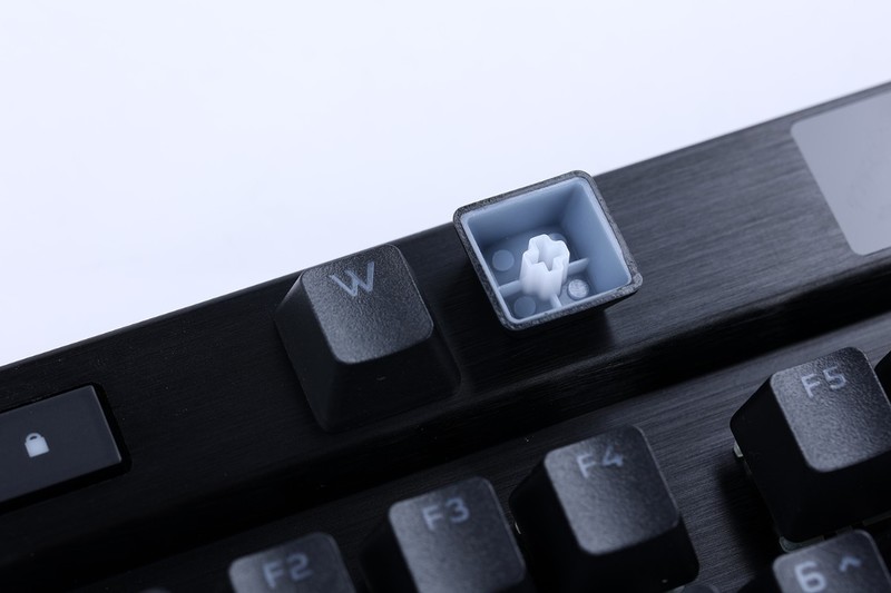 游戏党外设升级必备，美商海盗船K70 RGB PRO+ 圣剑SABRE有线鼠标使用分享