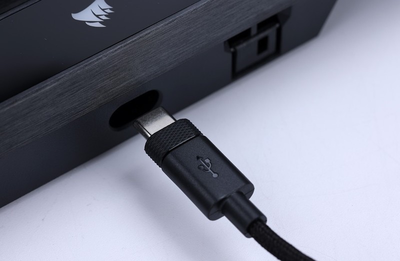 游戏党外设升级必备，美商海盗船K70 RGB PRO+ 圣剑SABRE有线鼠标使用分享