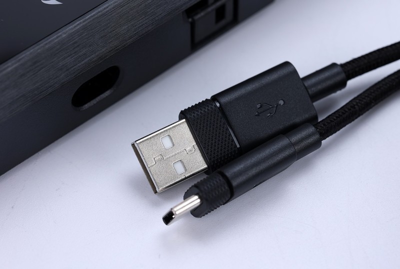 游戏党外设升级必备，美商海盗船K70 RGB PRO+ 圣剑SABRE有线鼠标使用分享