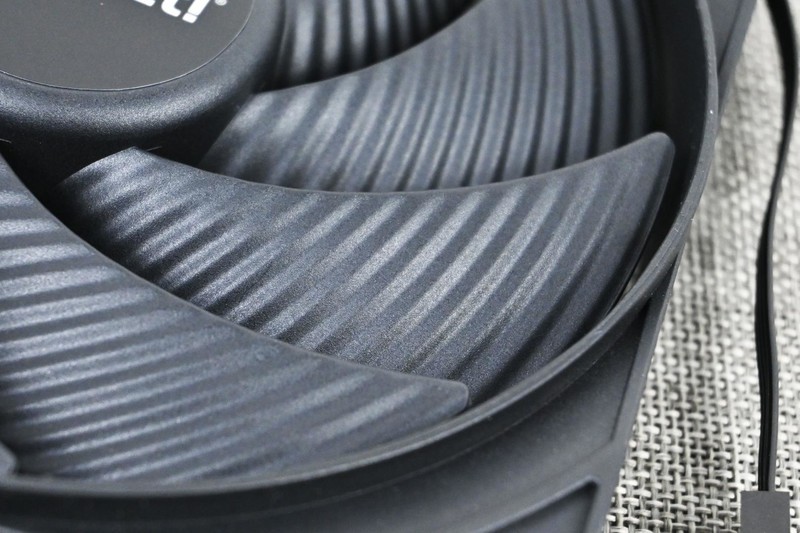 德商德静界PURE WINGS3 14CM风扇开箱试玩：创新高效散热设计