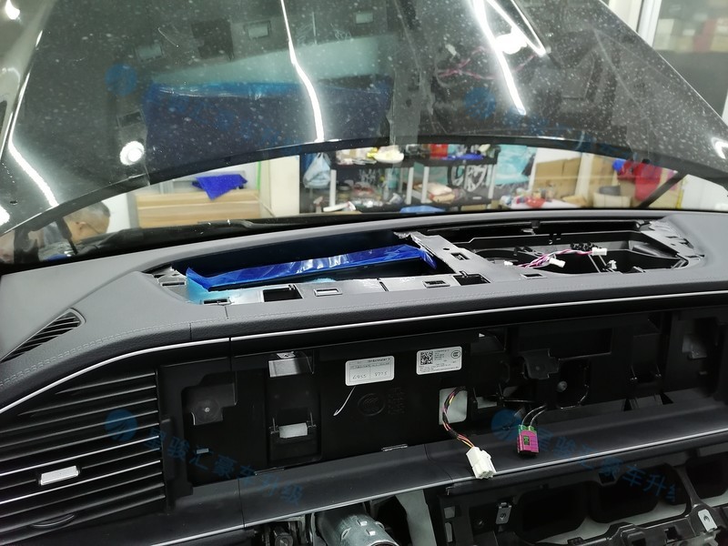 21款奔驰GLE450升级HUD抬头显示 直视仪表信息