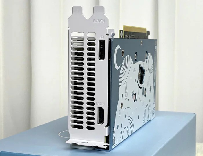 用i7旗舰+盈通RX6500XT萌宠组了一台炒股机