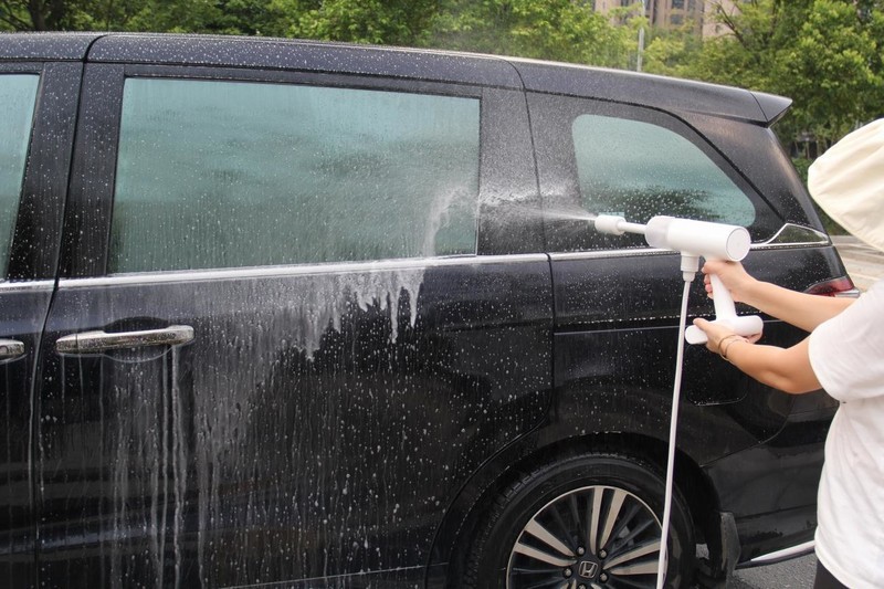 米家无线洗车机，充一次电MPV都可以轻松洗好