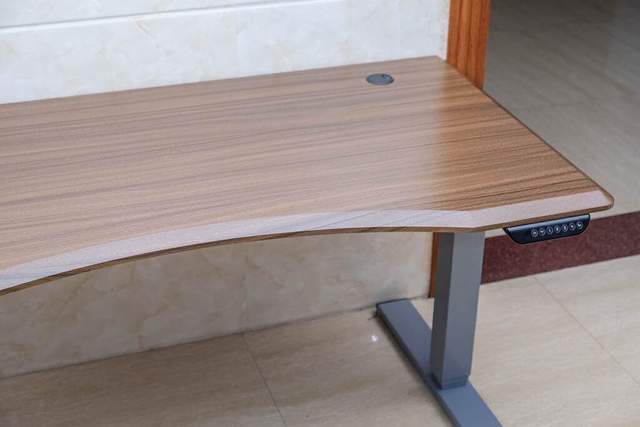 久坐腰酸背痛，乐歌电动升降桌E5S坐站循环交替，让腰背透个气