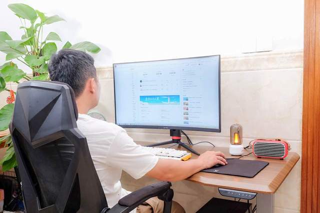 久坐腰酸背痛，乐歌电动升降桌E5S坐站循环交替，让腰背透个气