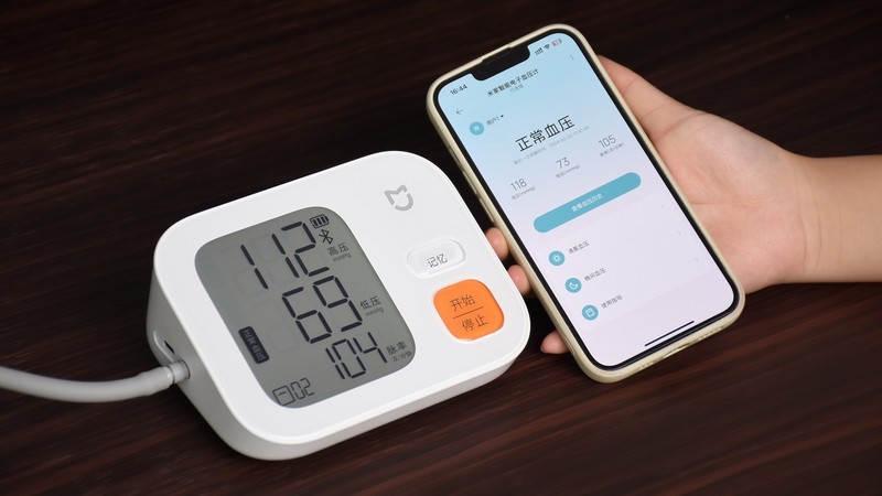 小米智能电子血压计：免绑袖带、大屏数显，送什么不如送健康