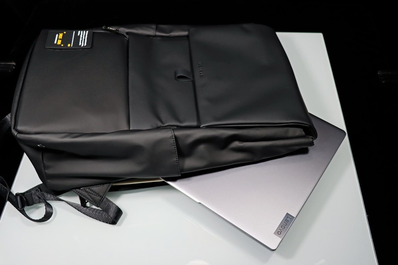 商务与休闲的神器——地平线 8 号 15.6 英寸MOMENT 系列旅行背包