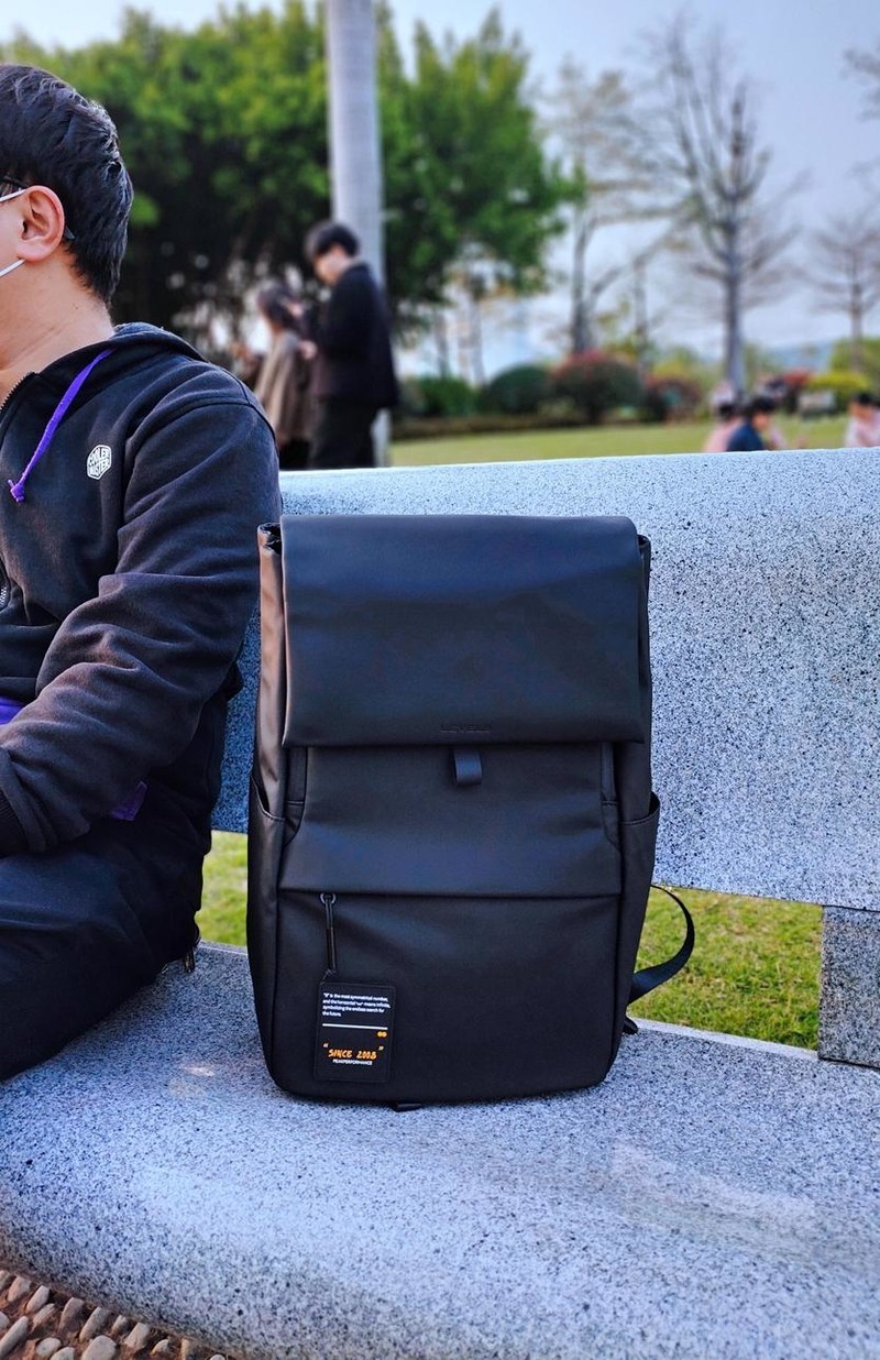 商务与休闲的神器——地平线 8 号 15.6 英寸MOMENT 系列旅行背包