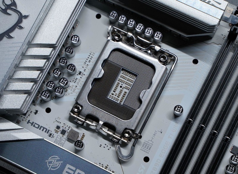 纯白战神来临 微星MPG Z890 EDGE TI WIFI主板开箱