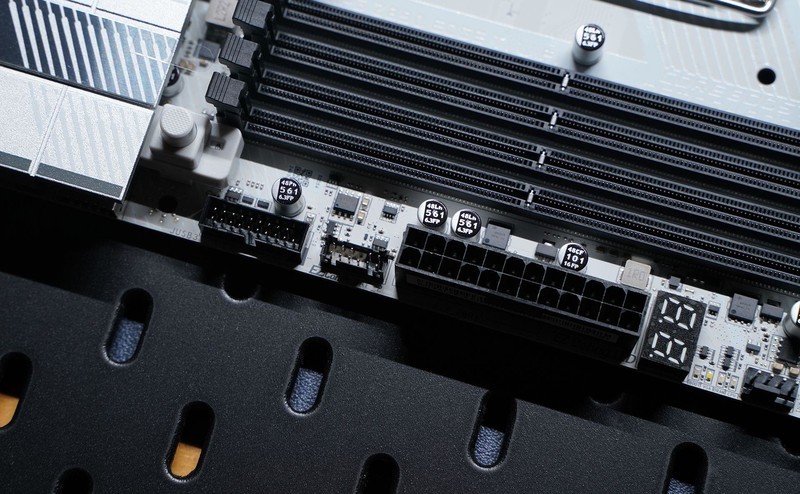 纯白战神来临 微星MPG Z890 EDGE TI WIFI主板开箱