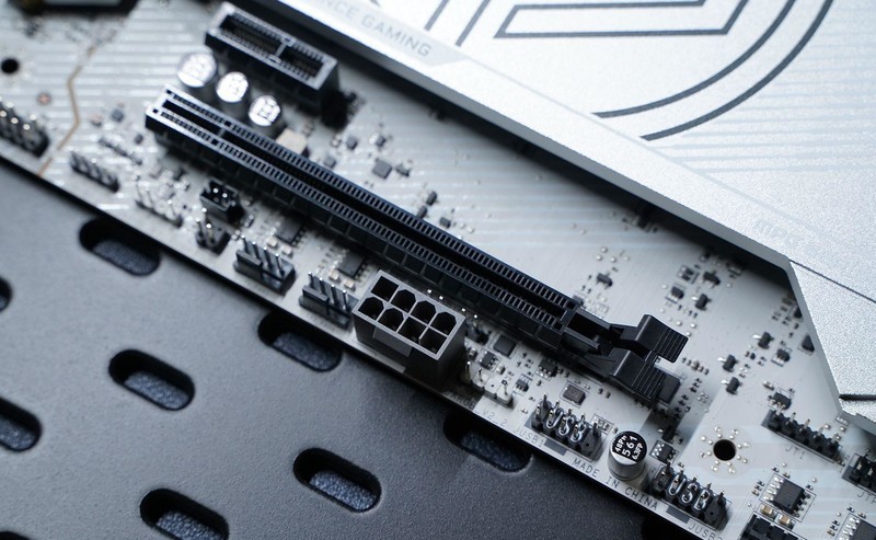 纯白战神来临 微星MPG Z890 EDGE TI WIFI主板开箱