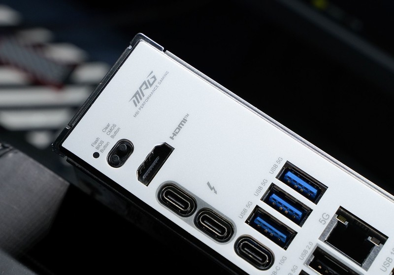 纯白战神来临 微星MPG Z890 EDGE TI WIFI主板开箱