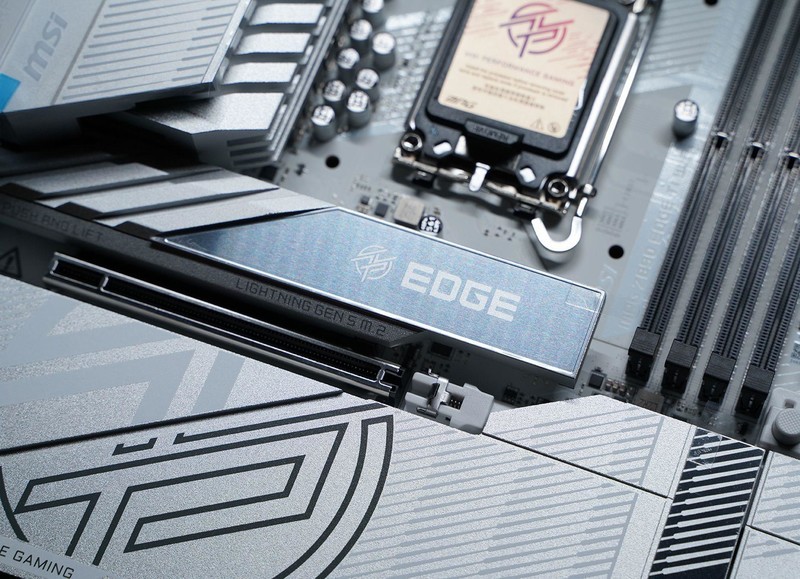 纯白战神来临 微星MPG Z890 EDGE TI WIFI主板开箱