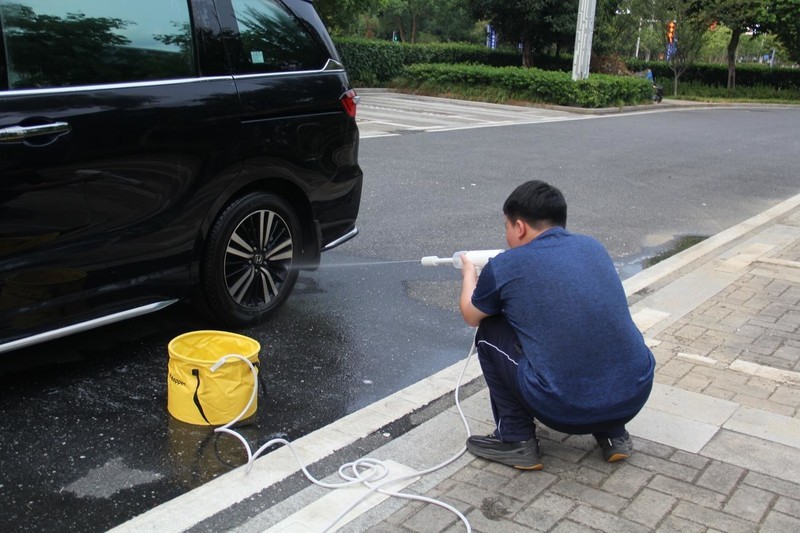 米家无线洗车机，充一次电MPV都可以轻松洗好