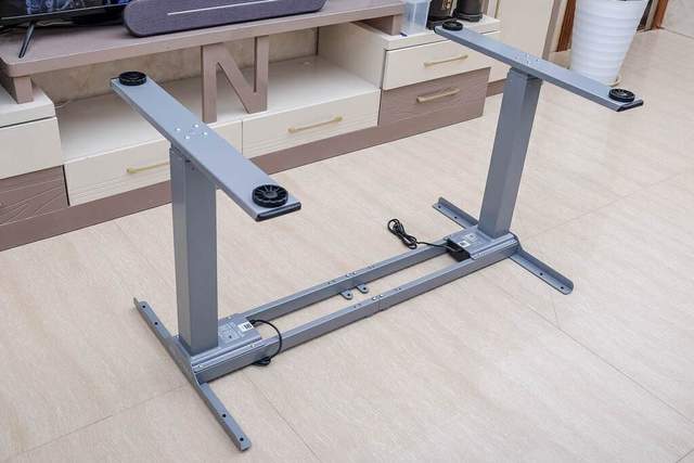 久坐腰酸背痛，乐歌电动升降桌E5S坐站循环交替，让腰背透个气