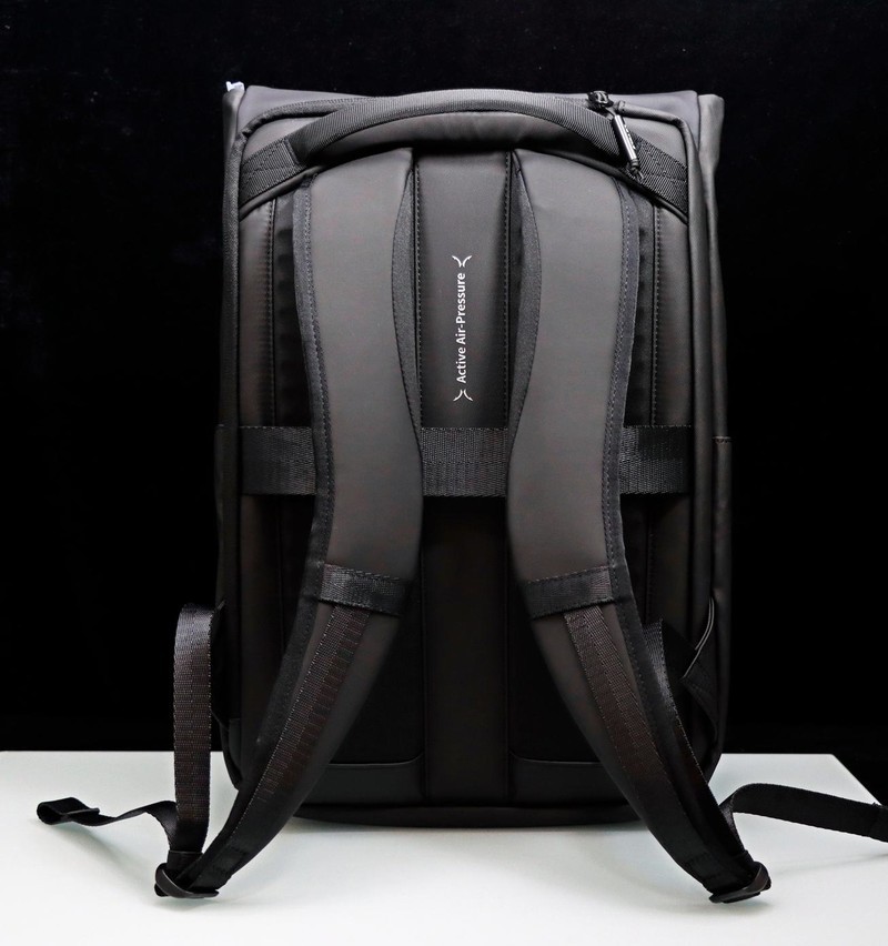 商务与休闲的神器——地平线 8 号 15.6 英寸MOMENT 系列旅行背包