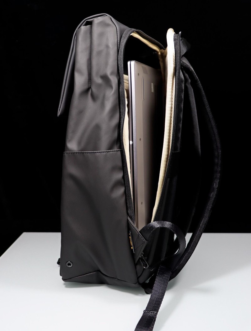 商务与休闲的神器——地平线 8 号 15.6 英寸MOMENT 系列旅行背包