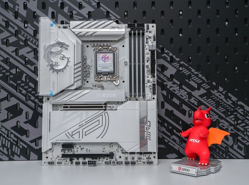 纯白战神来临 微星MPG Z890 EDGE TI WIFI主板开箱