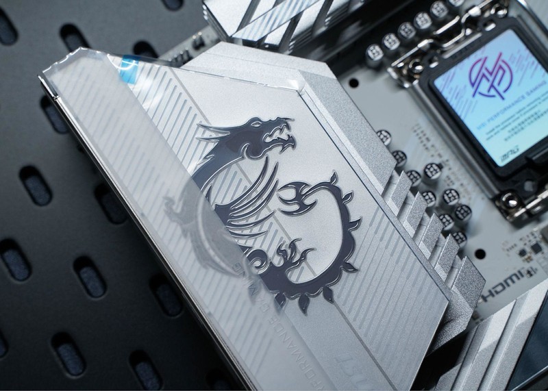 纯白战神来临 微星MPG Z890 EDGE TI WIFI主板开箱