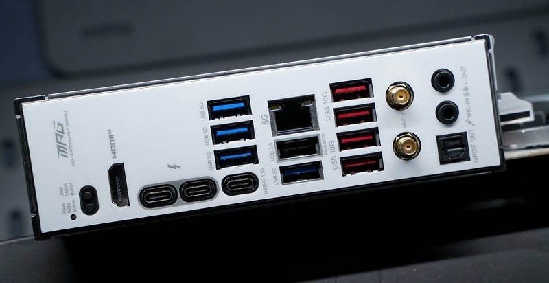 纯白战神来临 微星MPG Z890 EDGE TI WIFI主板开箱