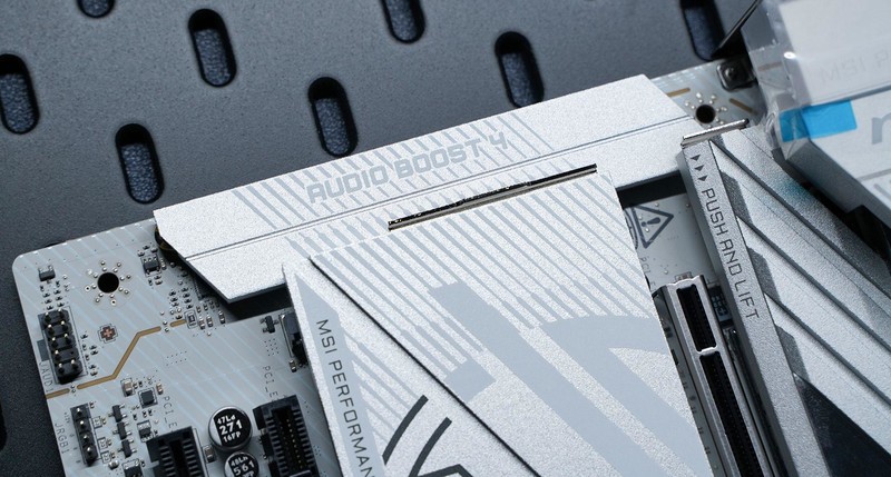 纯白战神来临 微星MPG Z890 EDGE TI WIFI主板开箱