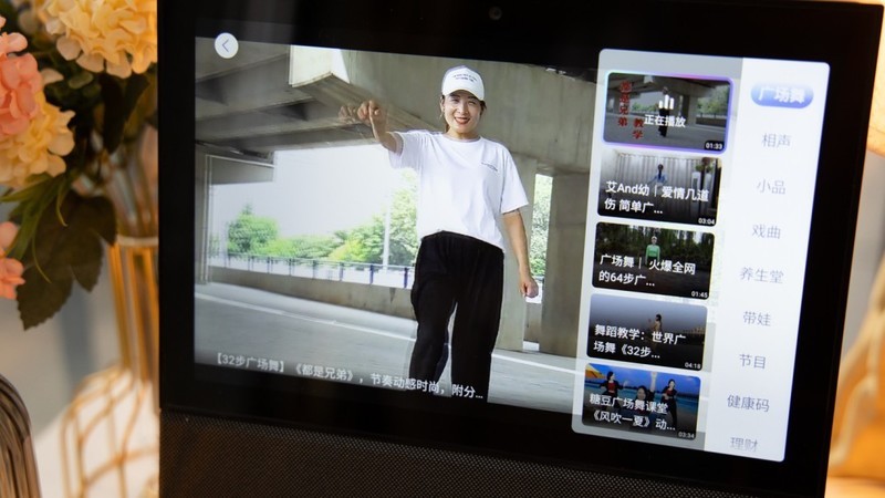 天猫精灵V10智能屏评测，老人小孩都爱用它