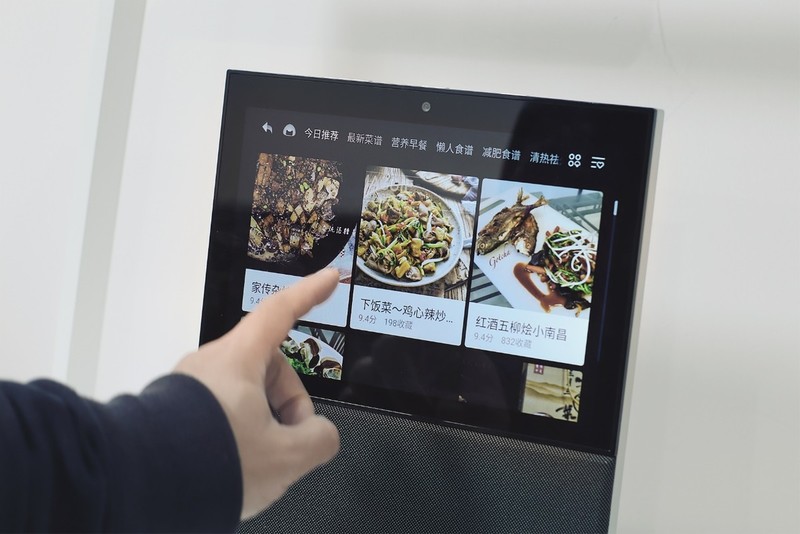 拥有一台大屏幕的天猫精灵是什么体验？天猫精灵V10开箱体验